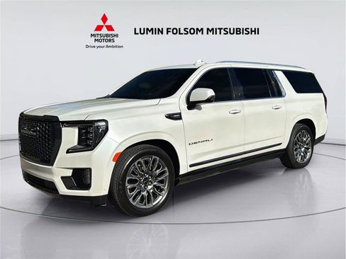Used 2023 GMC Yukon XL Denali Ultimate AWD/4WD image 1