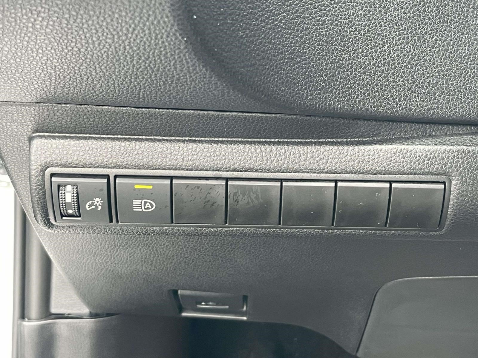 Used 2026 Toyota Corolla SE FWD image 18