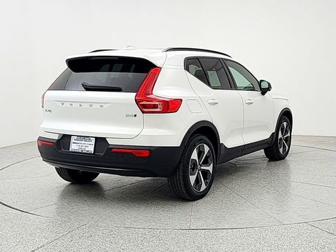Certified 2025 Volvo XC40 B5 Plus AWD/4WD image 5