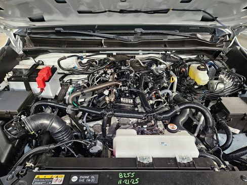 Certified 2025 Toyota 4Runner SR5 AWD/4WD image 19