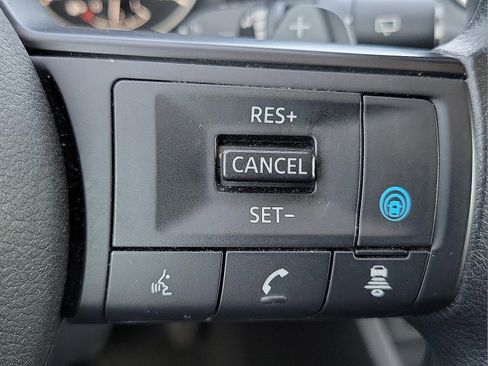 Used 2024 Nissan Rogue SV image 16