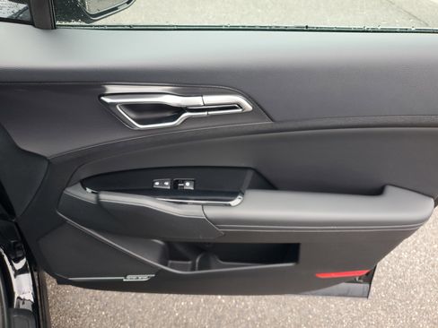 Certified 2025 Kia Sportage SX image 10