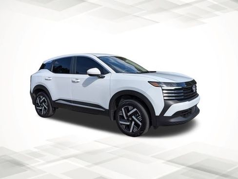 Certified 2025 Nissan Kicks SV image 2