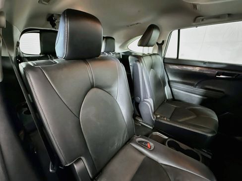 Certified 2020 Toyota Highlander Limited AWD/4WD image 28