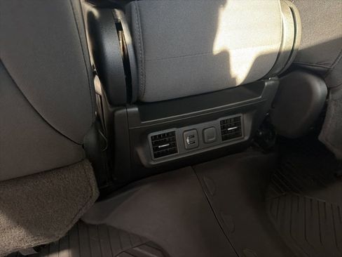 Used 2022 Chevrolet Silverado 1500 LT image 19