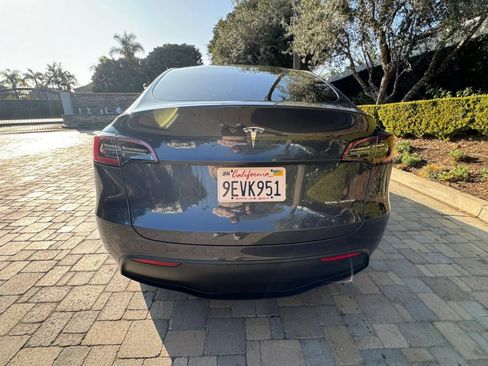 Used 2024 Tesla Model Y Long Range AWD/4WD image 5