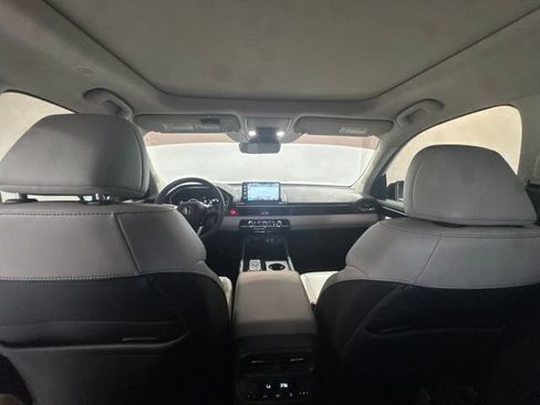 Used 2025 Honda Pilot Touring image 17