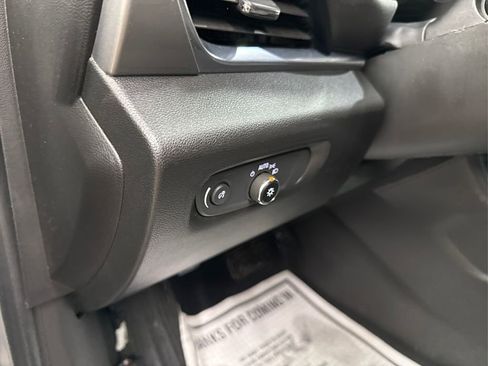 Used 2023 Chevrolet Traverse LT image 38