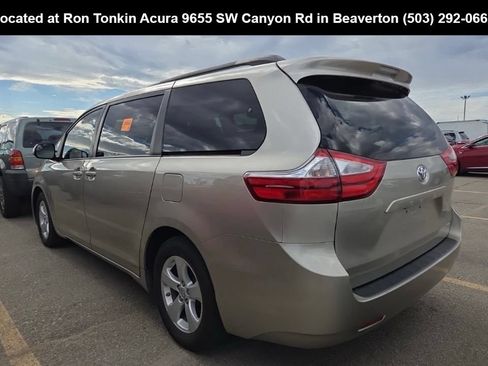 Used 2016 Toyota Sienna LE FWD image 6
