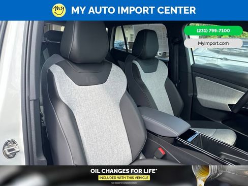 Used 2025 Volkswagen ID.4 Pro AWD/4WD image 27