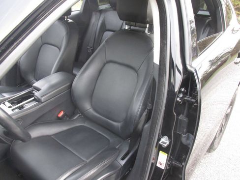 Used 2019 Jaguar F-PACE Premium image 33