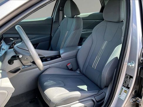 Used 2025 Hyundai Elantra SEL FWD image 21