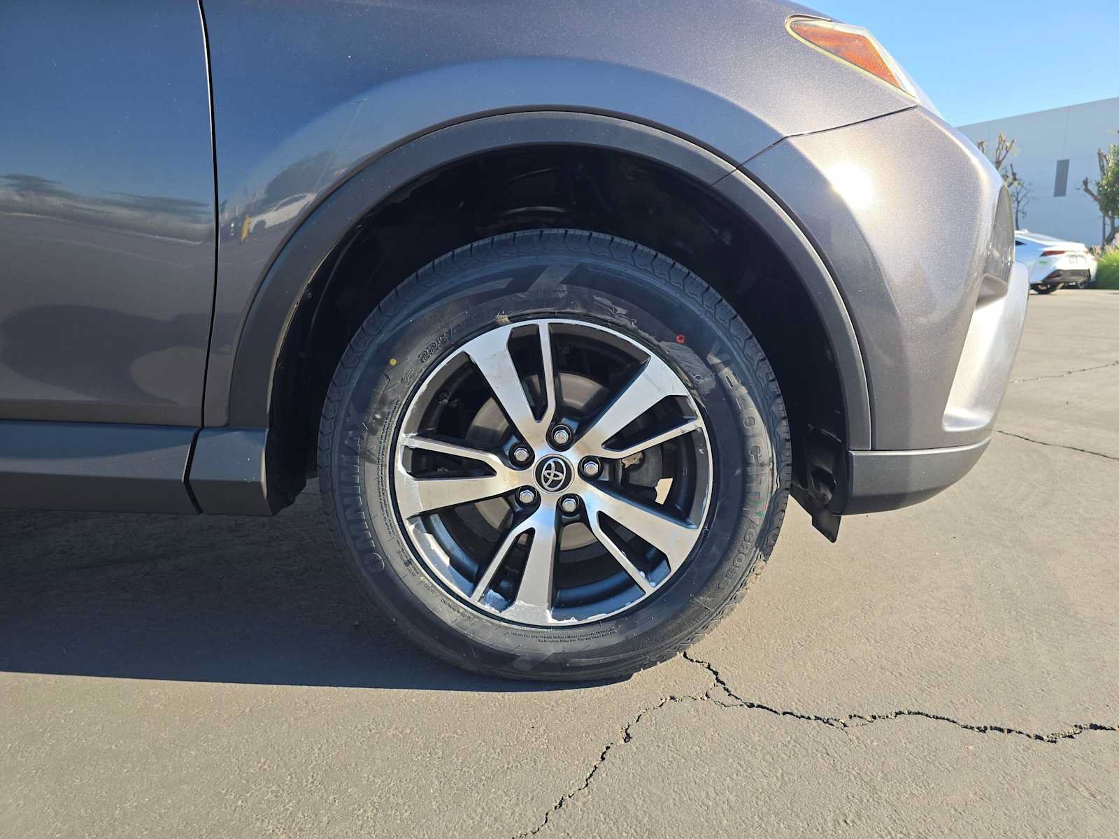 Used 2018 Toyota RAV4 XLE FWD image 9