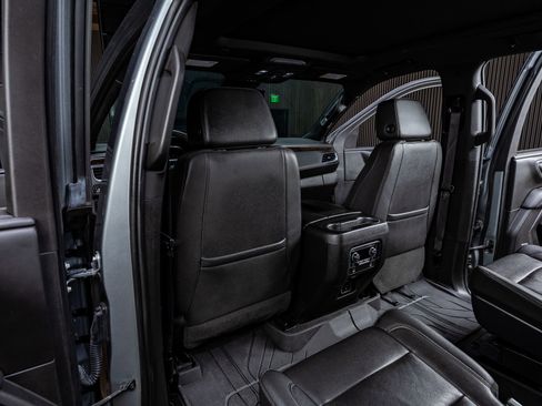 Used 2023 Chevrolet Suburban Z71 w/ Luxury Package image 35