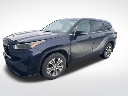 Used 2022 Toyota Highlander XLE image 3