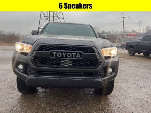 Used 2017 Toyota Tacoma TRD Off-Road w/ Premium & Technology Package AWD/4WD image 8