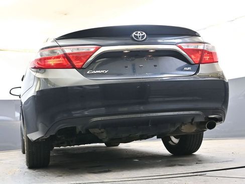 Used 2017 Toyota Camry SE w/ Moonroof Package image 31