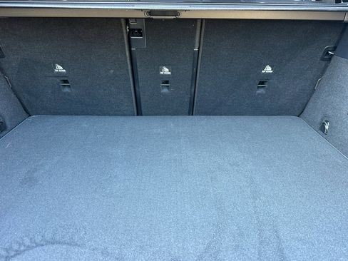 Used 2025 Mercedes-Benz GLC 350e 4MATIC image 33