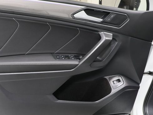 Used 2022 Volkswagen Tiguan SE R-Line image 22