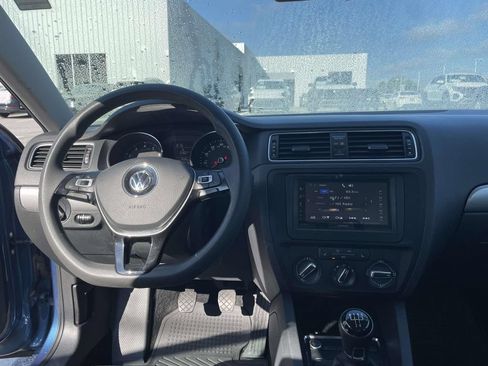 Used 2016 Volkswagen Jetta SE FWD image 16