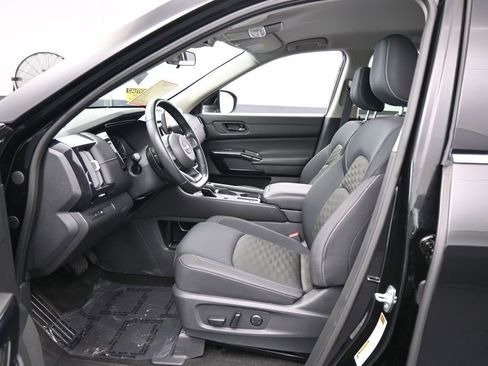 Used 2024 Nissan Pathfinder SV FWD image 11