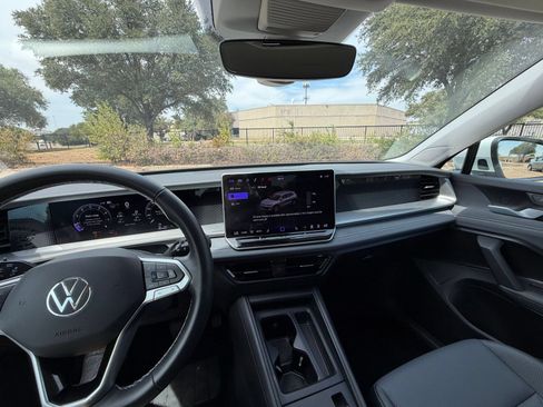Used 2026 Volkswagen Tiguan SE AWD/4WD image 34