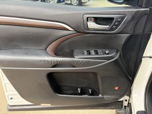 Used 2015 Toyota Highlander Limited image 16