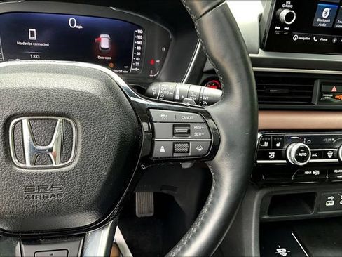 Used 2025 Honda Pilot Elite image 12