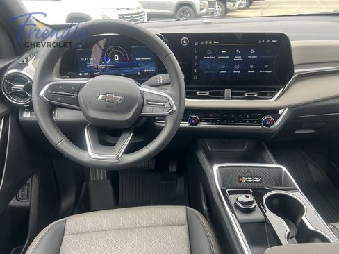 New 2026 Chevrolet Equinox LT w/ Convenience Package II AWD/4WD image 5