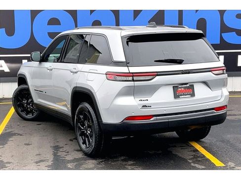 New 2026 Jeep Grand Cherokee Altitude image 3