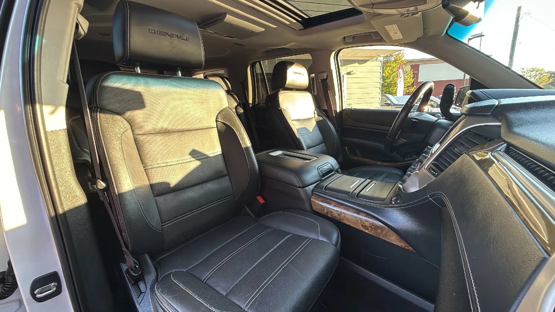 Used 2016 GMC Yukon Denali w/ Open Road Package AWD/4WD image 27
