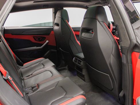 Used 2025 Lamborghini Urus SE image 41