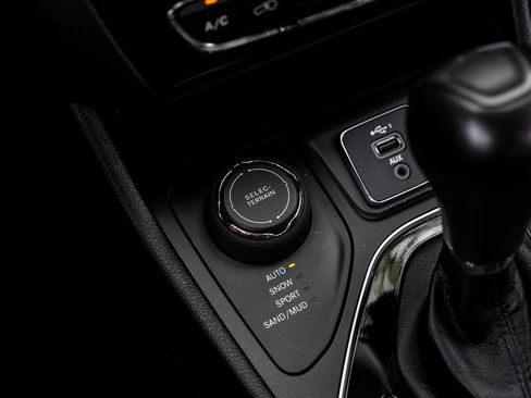 Used 2021 Jeep Cherokee Limited w/ Mopar Interior Package image 36