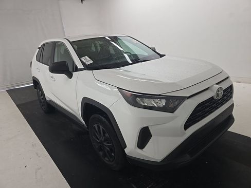 Used 2022 Toyota RAV4 LE FWD image 2