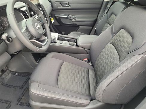 New 2025 Nissan Pathfinder SV image 5