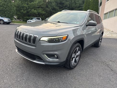 Used 2019 Jeep Cherokee Limited w/ Trailer Tow Group AWD/4WD image 14