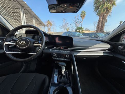 Used 2025 Hyundai Elantra SEL image 38
