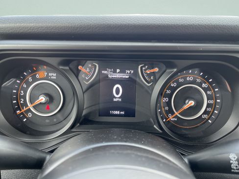 Used 2025 Jeep Wrangler Sport AWD/4WD image 23