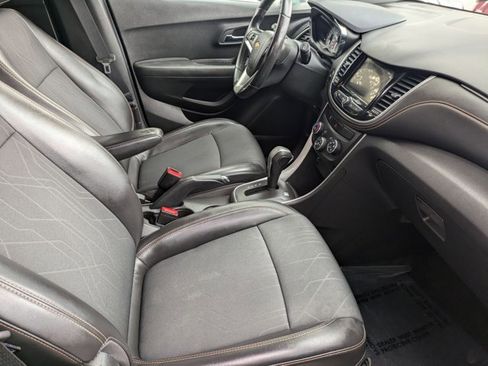 Used 2019 Chevrolet Trax LT w/ LT Convenience Package image 19