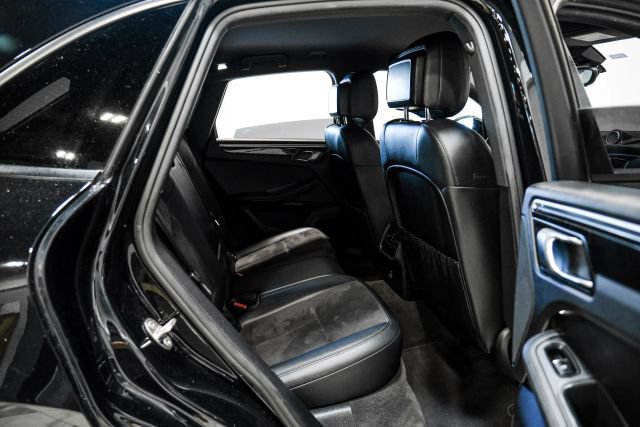 Used 2018 Porsche Macan AWD/4WD image 34