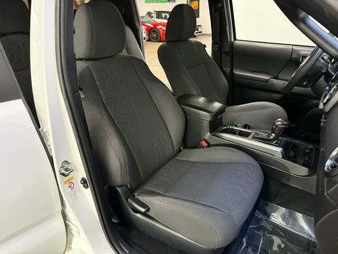 Used 2018 Toyota Tacoma TRD Sport RWD image 14