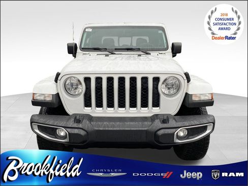 Used 2023 Jeep Gladiator Overland image 2