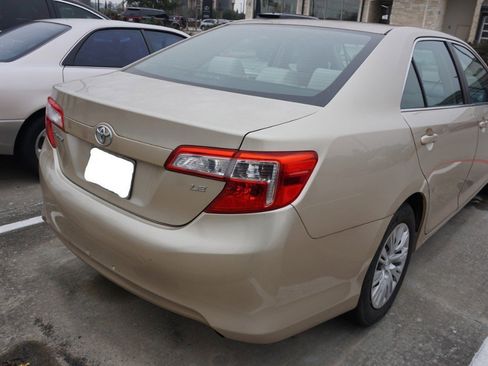 Used 2012 Toyota Camry LE image 3