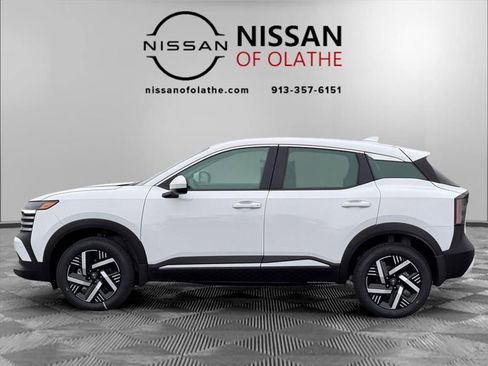 Certified 2025 Nissan Kicks SV w/ Illumination Package image 19