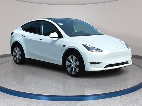 Used 2023 Tesla Model Y Long Range AWD/4WD image 3