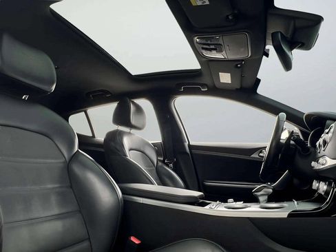 Used 2018 Kia Stinger GT2 image 25