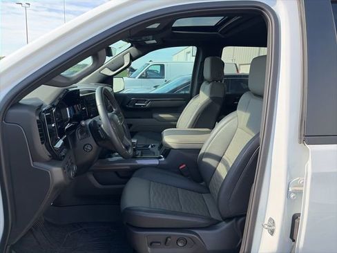 Used 2025 Chevrolet Silverado 1500 ZR2 w/ Technology Package AWD/4WD image 8