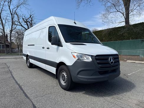 Used 2023 Mercedes-Benz Sprinter 2500 image 11