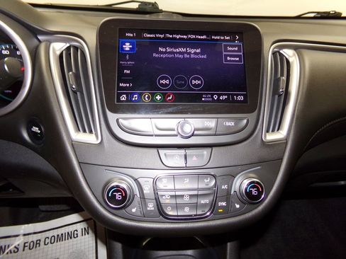 Used 2022 Chevrolet Malibu LT w/ Leather Package image 17