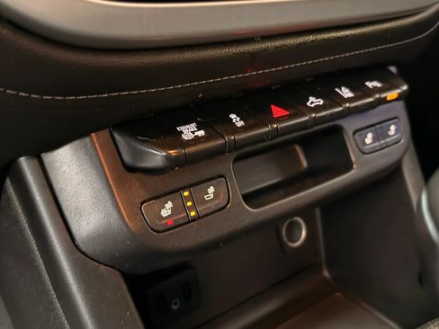 Used 2022 GMC Canyon Elevation w/ Elevation Premium Package AWD/4WD image 14